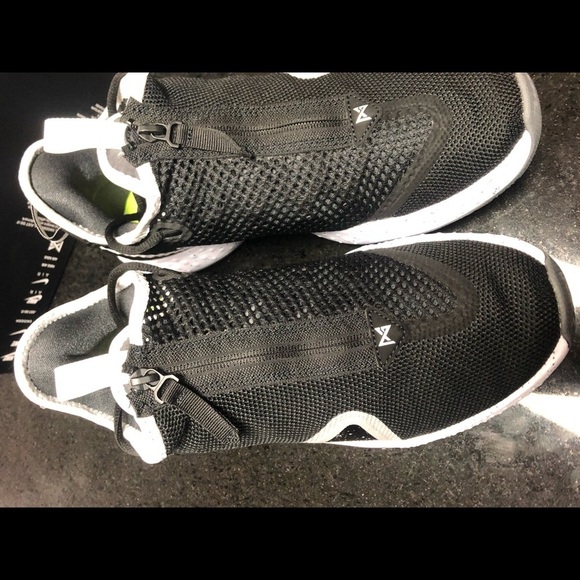 Sz 9.5 PG 4 TEAM \'BLACK PLATINUM\'